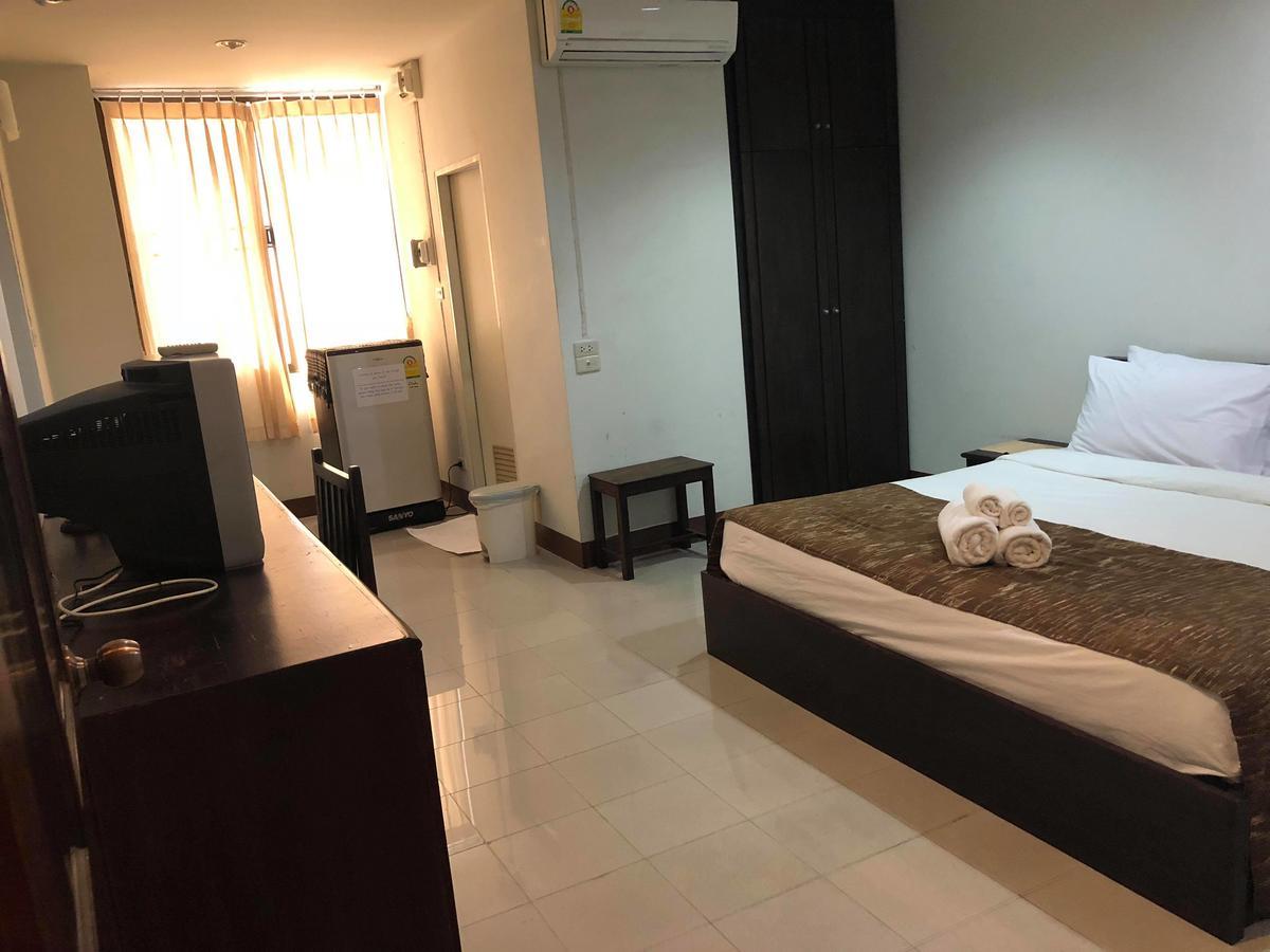 Vipa House Hotell Chiang Mai Exteriör bild