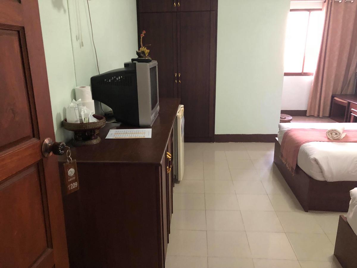 Vipa House Hotell Chiang Mai Exteriör bild