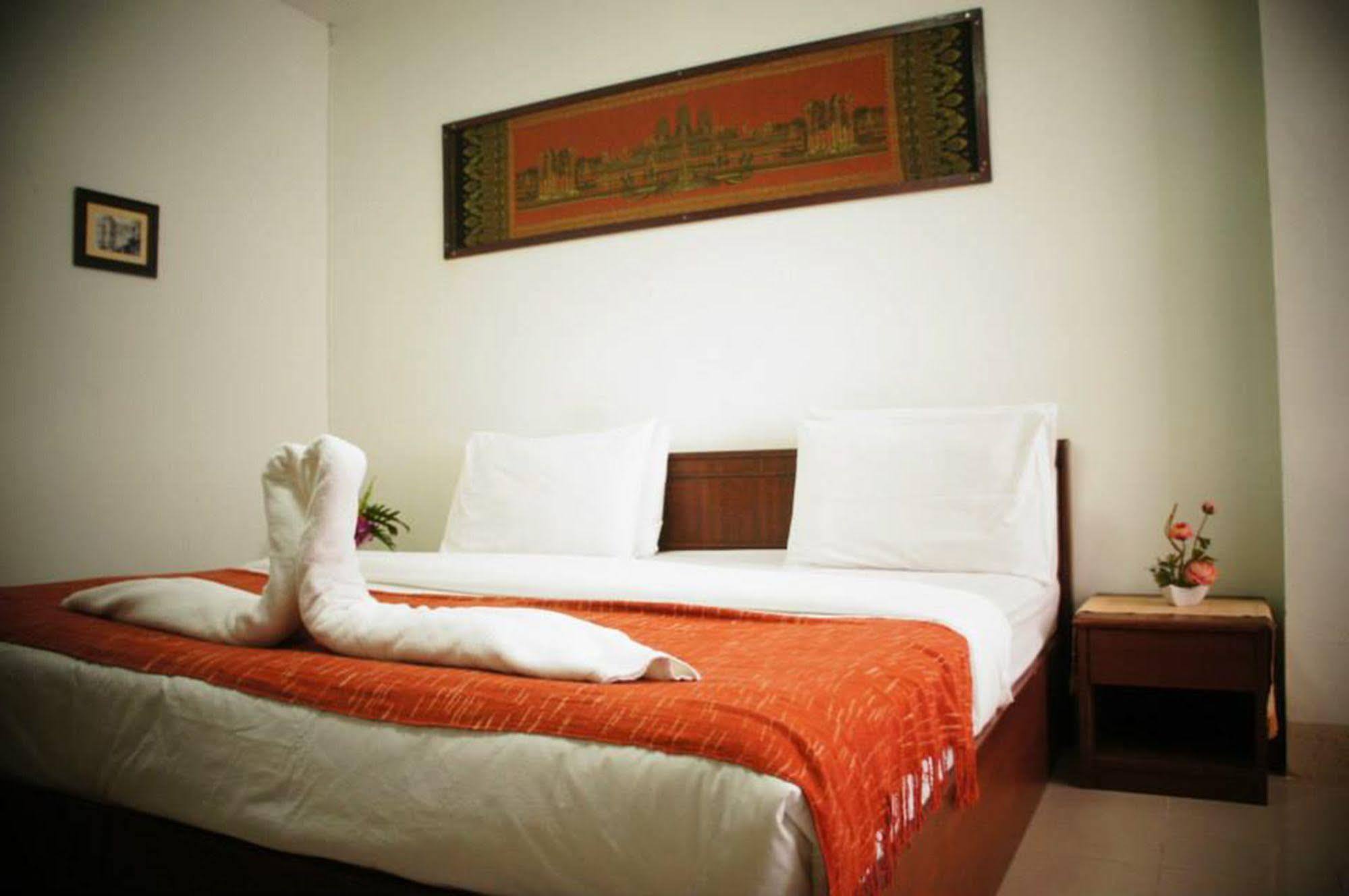 Vipa House Hotell Chiang Mai Exteriör bild