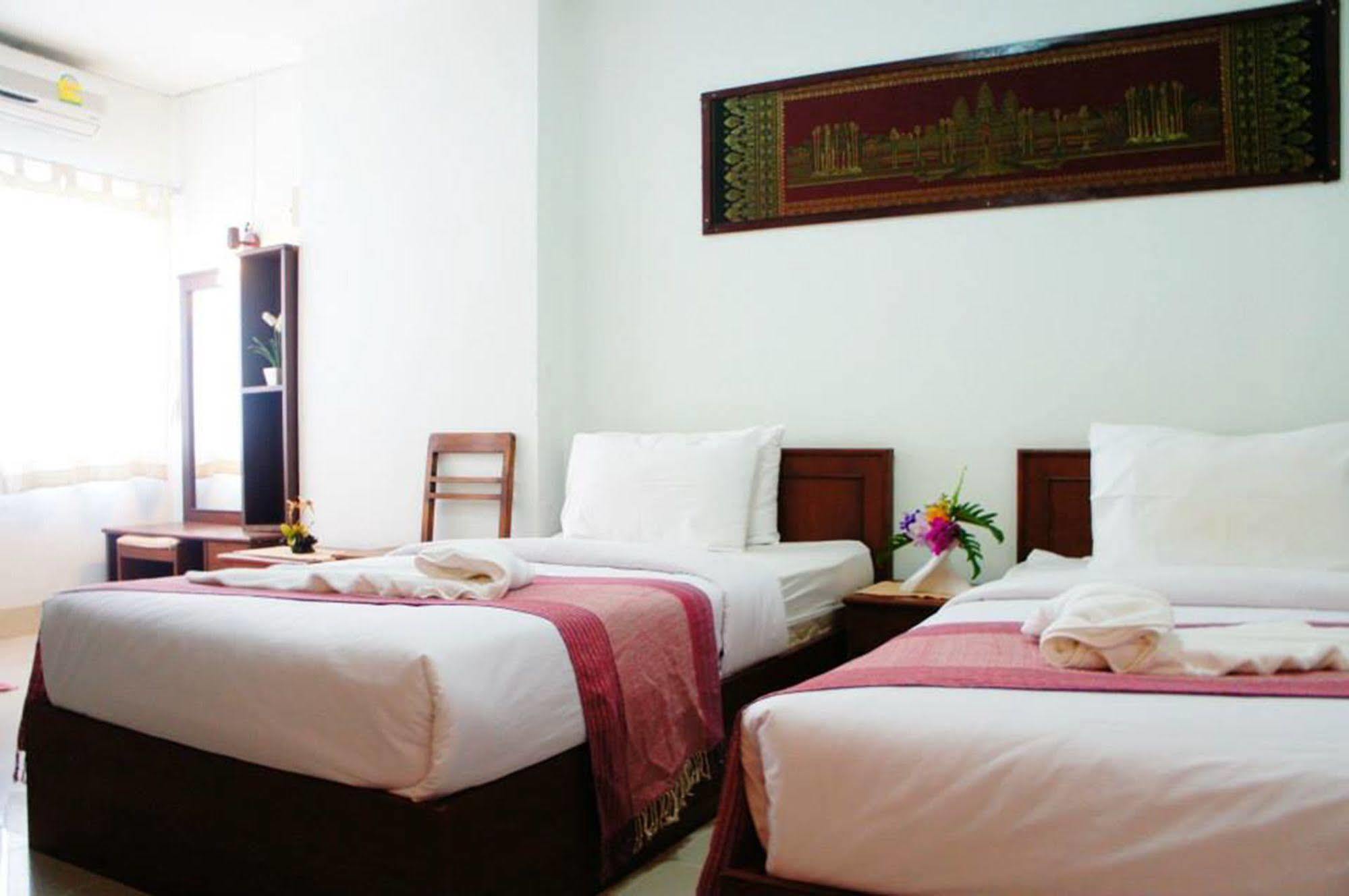 Vipa House Hotell Chiang Mai Exteriör bild