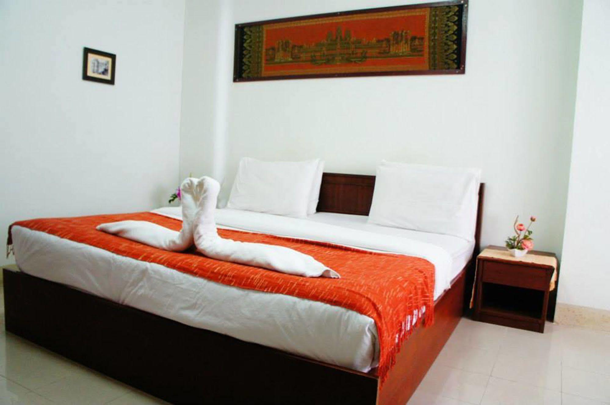 Vipa House Hotell Chiang Mai Exteriör bild