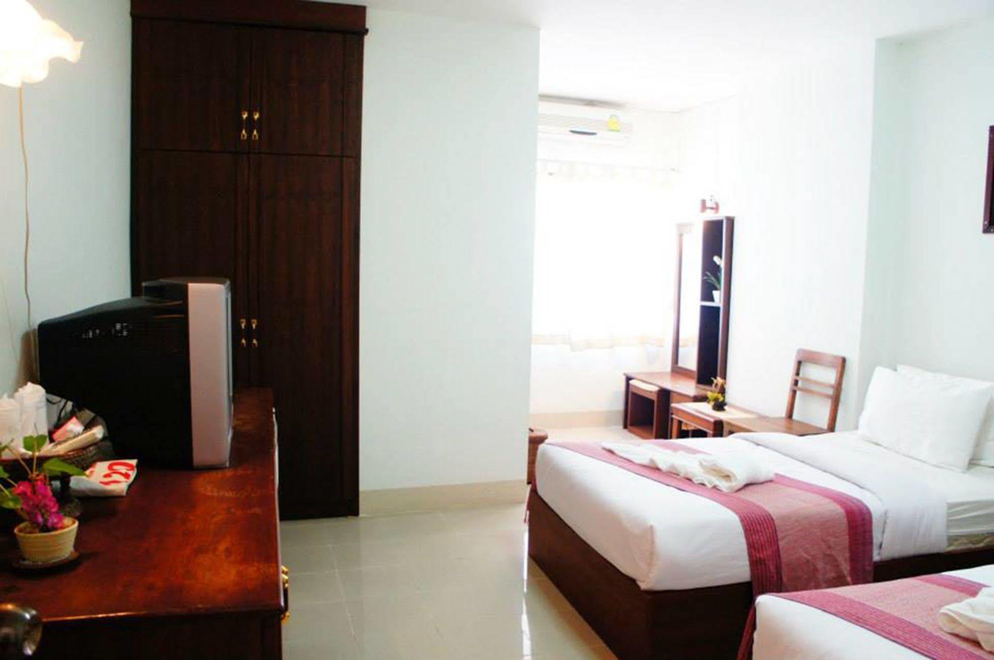 Vipa House Hotell Chiang Mai Exteriör bild