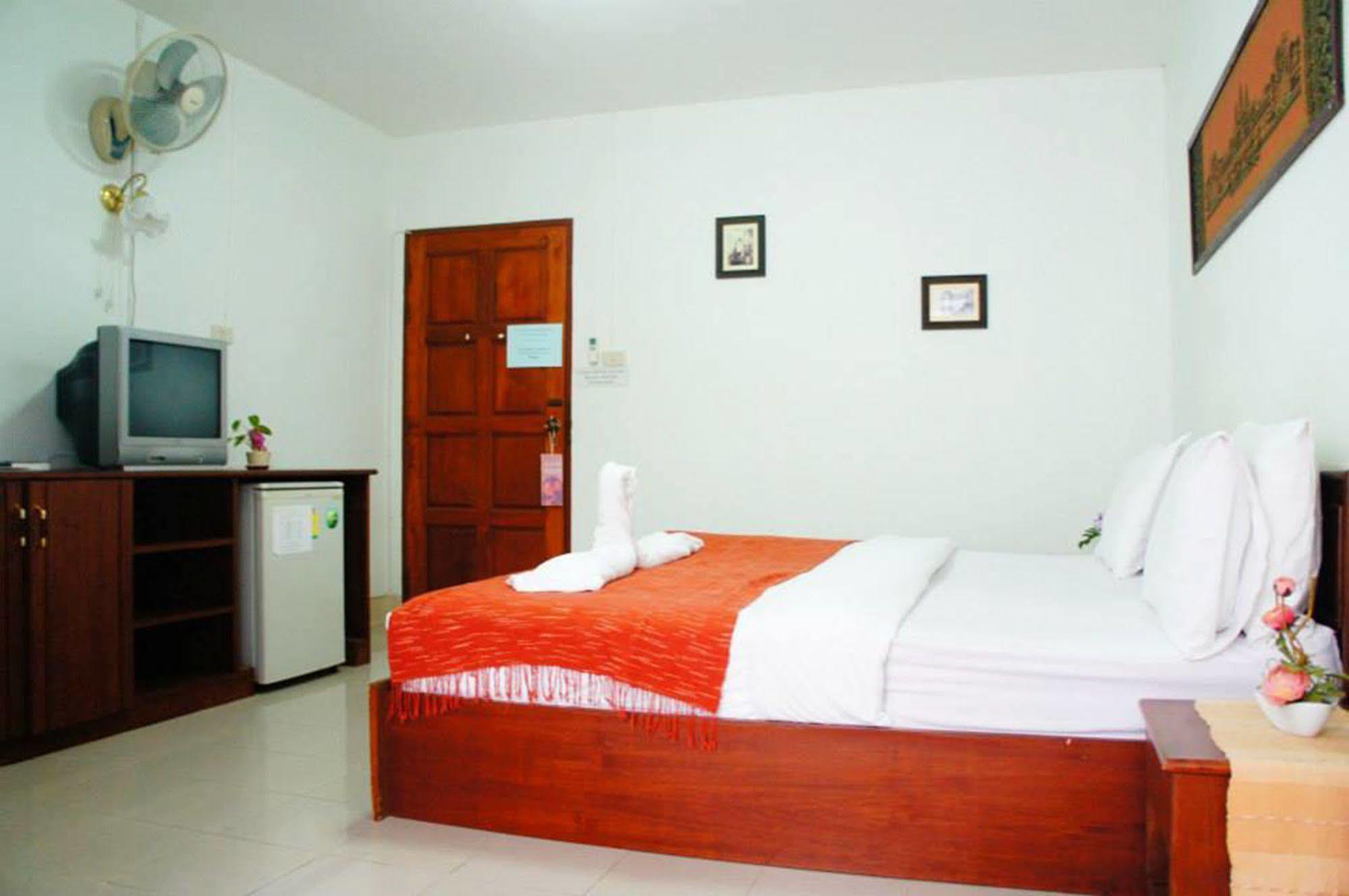 Vipa House Hotell Chiang Mai Exteriör bild