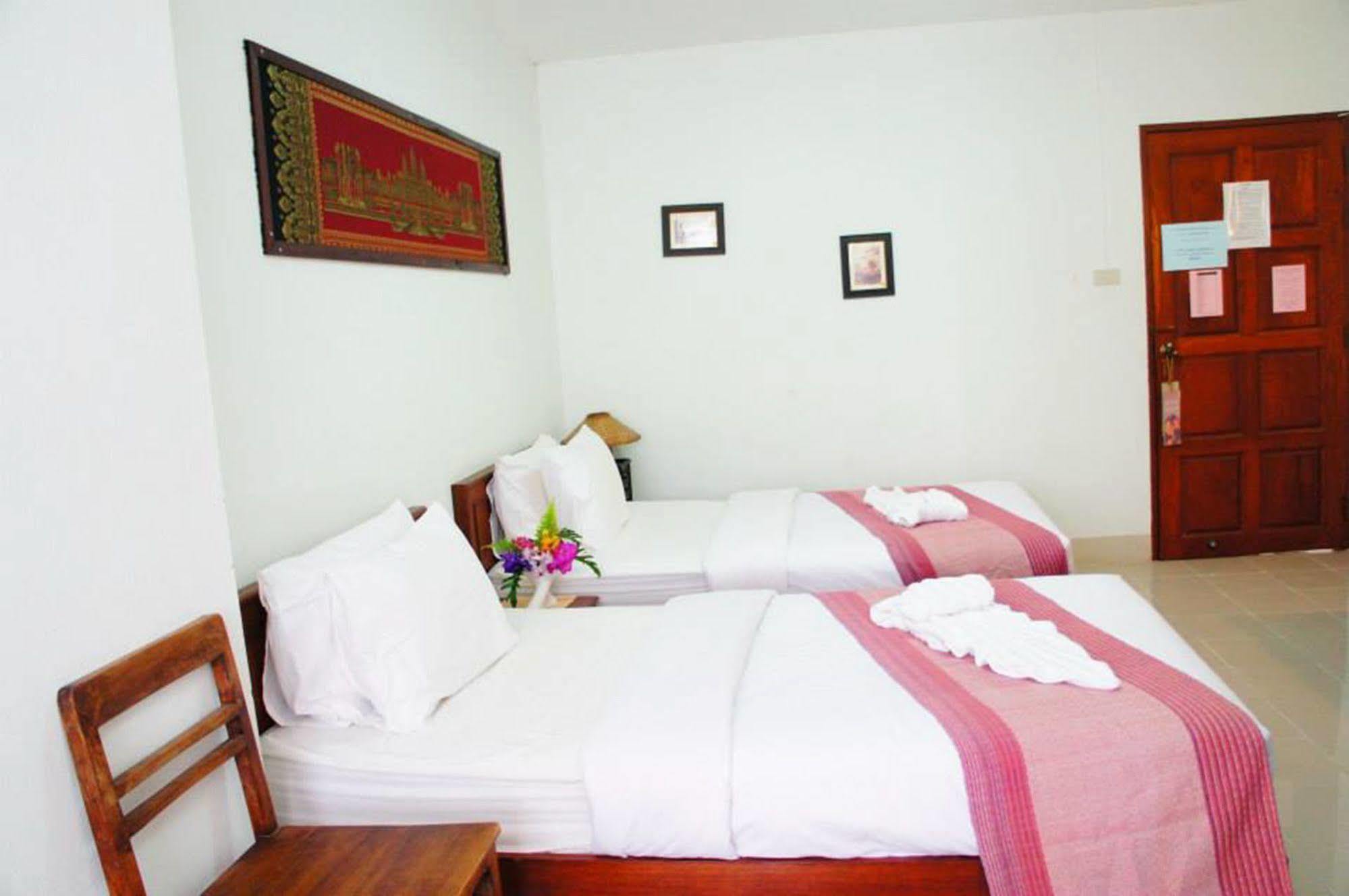 Vipa House Hotell Chiang Mai Exteriör bild