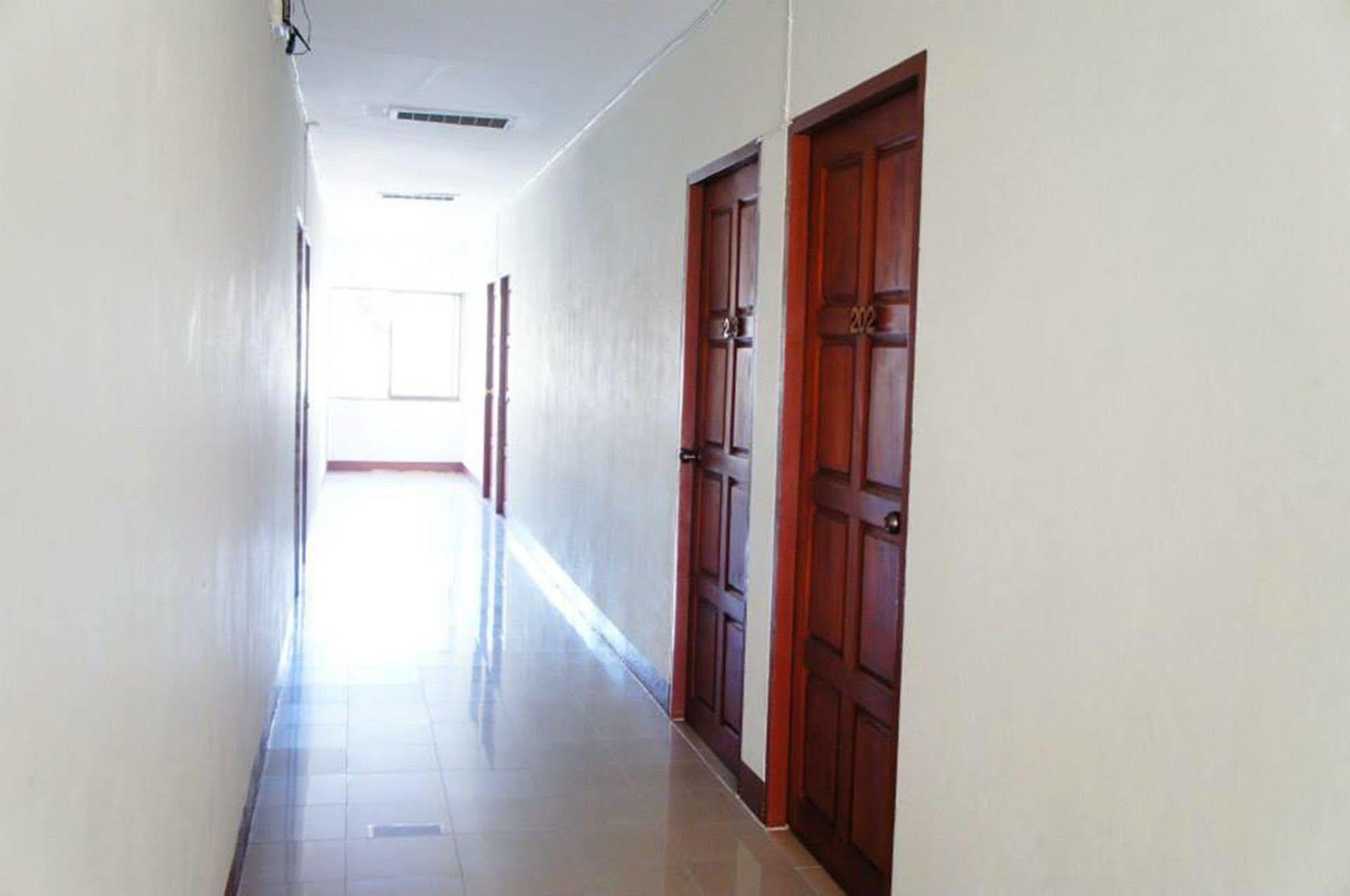 Vipa House Hotell Chiang Mai Exteriör bild